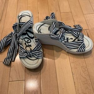 ROXY wedge sandal size 6